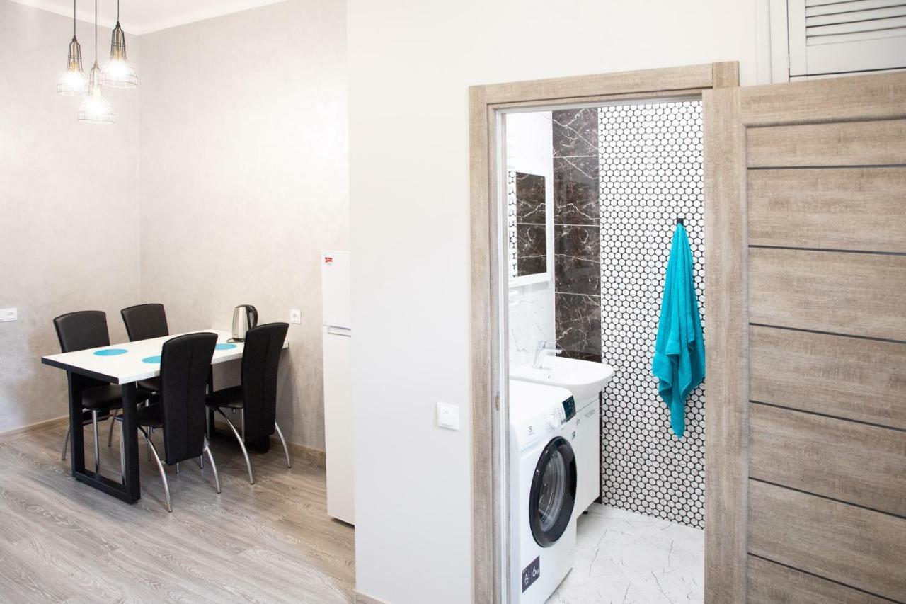 Kit Apartament Apartment Lviv Exterior photo