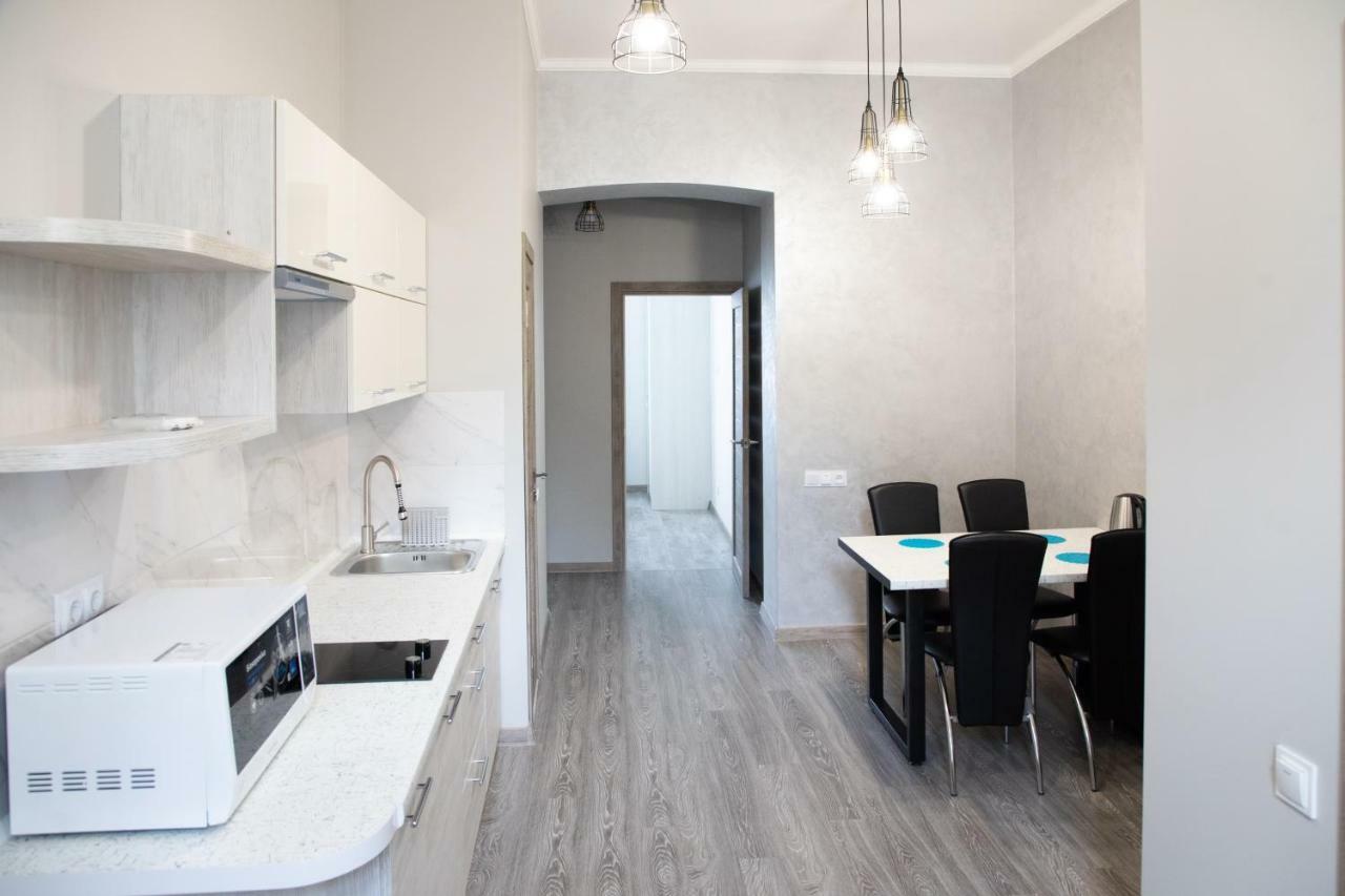 Kit Apartament Apartment Lviv Exterior photo